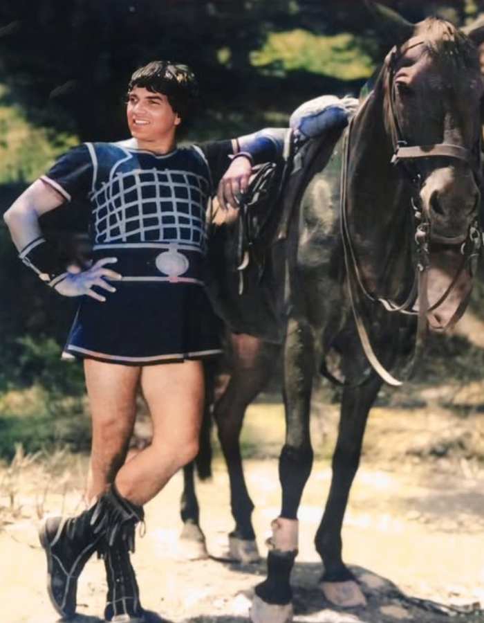 ধরম বীর ছবিতে ধর্মেন্দ্রের পোশাক। 