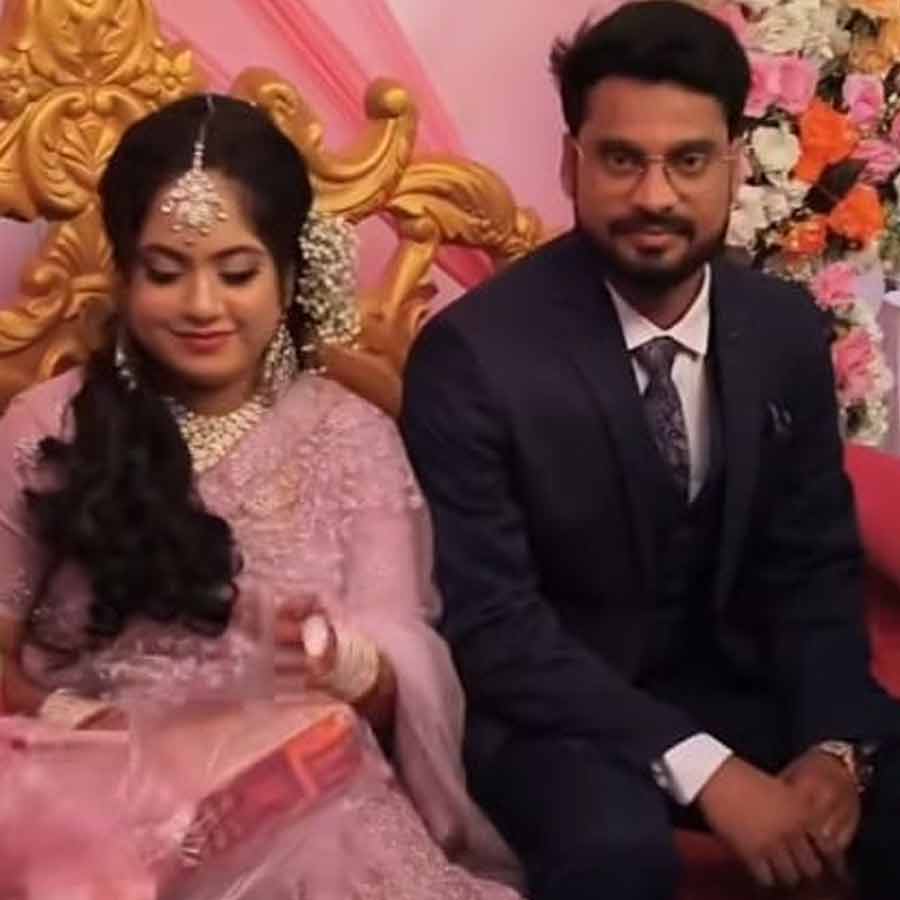 সস্ত্রীক বিএলও।