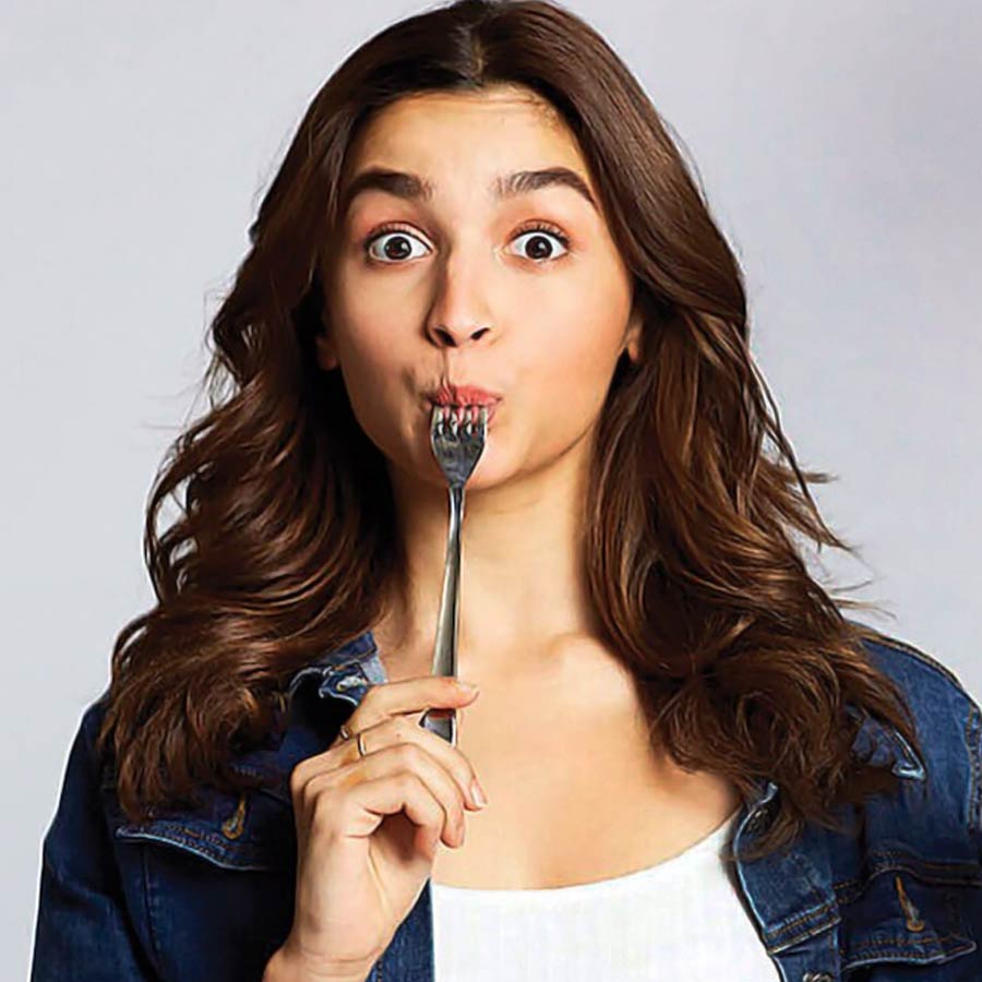 শরীরচর্চার আগে, পরে কোন খাবার খাবেন, পরামর্শ দিলেন তারকাদের পুষ্টিবিদ।