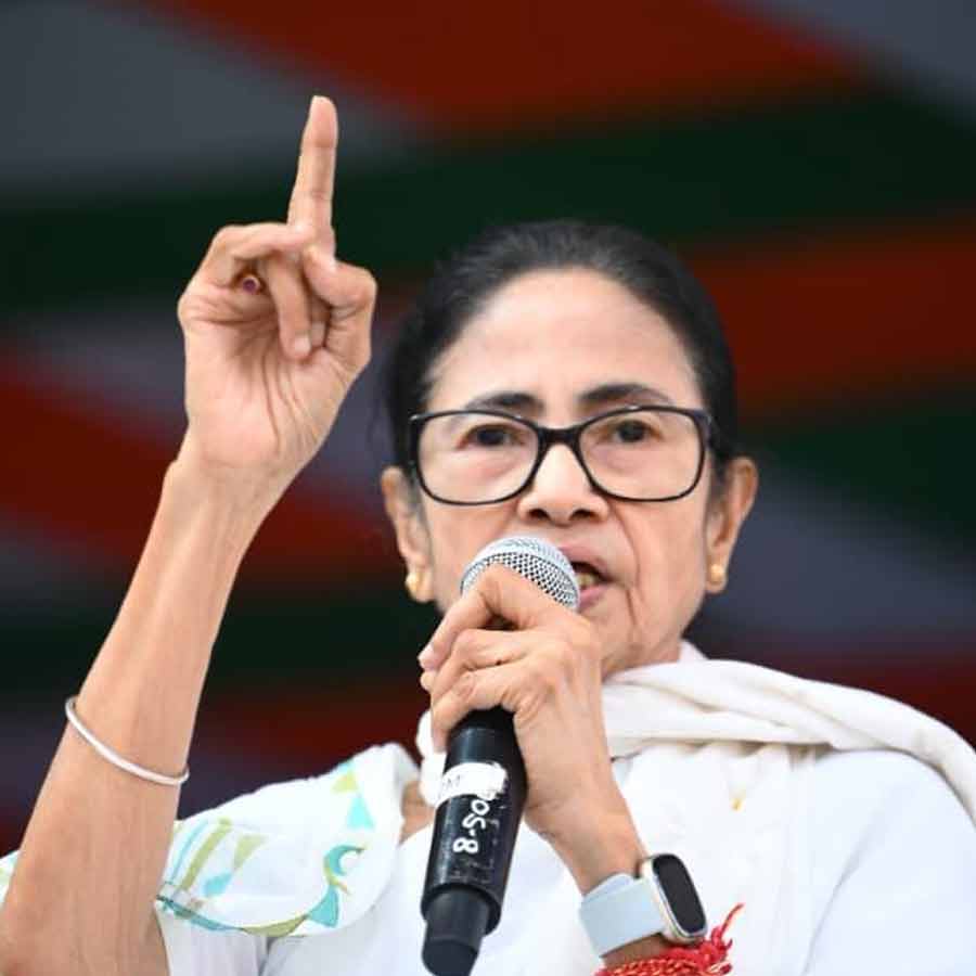 CM Mamata Banerjee said it is important to work together with Central Government amid SIR