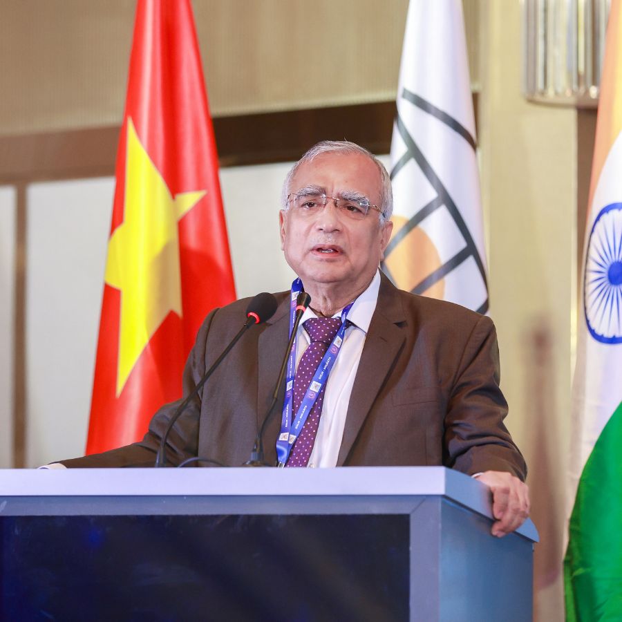 ‘ইআইআইএলএম-কলকাতা’-র চেয়ারম্যান ও ডিরেক্টর অধ্যাপক আর.পি. বন্দ্যোপাধ্যায় তাঁর বক্তব্য রাখেন 