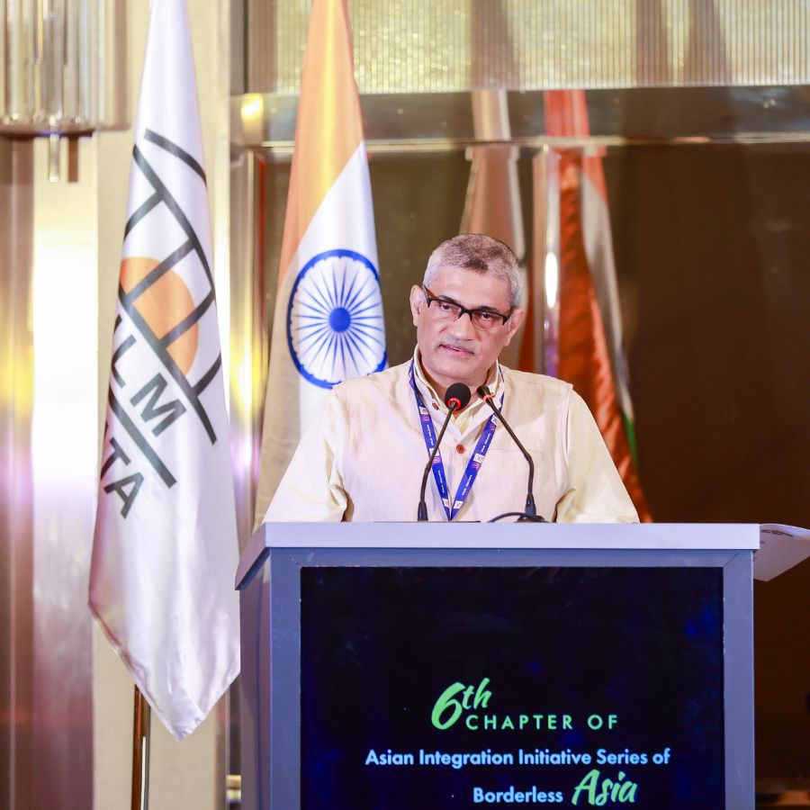 ভারতের কনস্যুলেট জেনারেলের দ্যূত মহেশ চাঁদ গিরির বক্তব্যের মাধ্যমে অনুষ্ঠানের সূচনা হয়