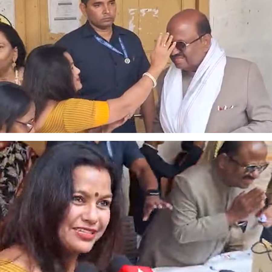 Governor CV Ananda Bose met Teacher In Train