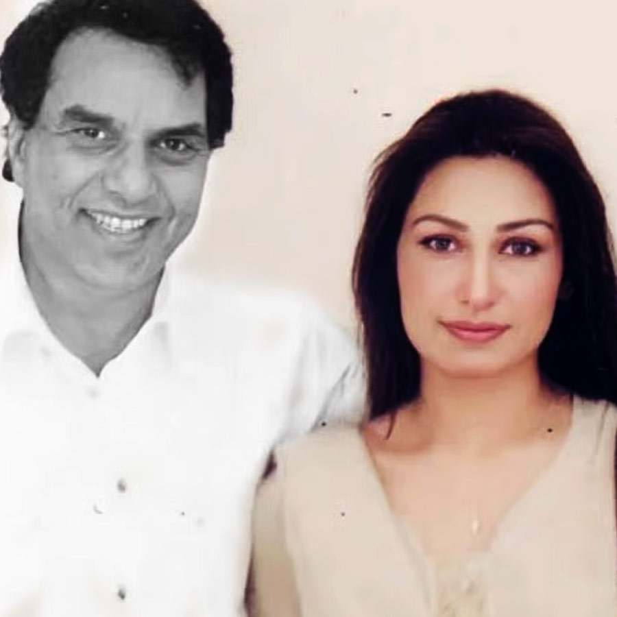 Pakistani Actress Reema Khan Mourns Dharmendra\\\\\\\\\\\\\\\\\\\\\\\\\\\\\\\'s Death shares picture with him