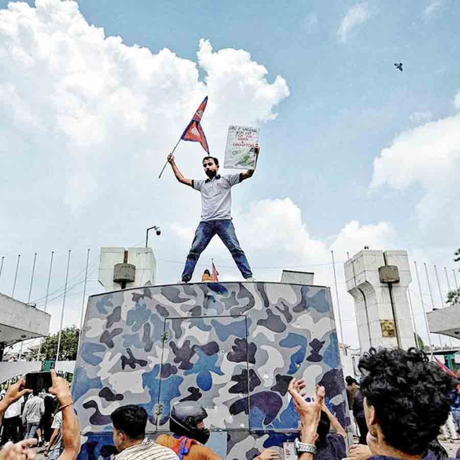 Even if a dictator is replaced through a transfer of power, the question remains whether the roots of corruption are completely eradicated from various levels of society