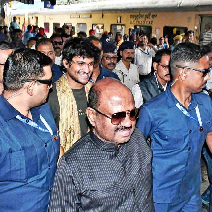 Governor CV Ananda Bose assured about solving the river erosion problem at Murshidabad