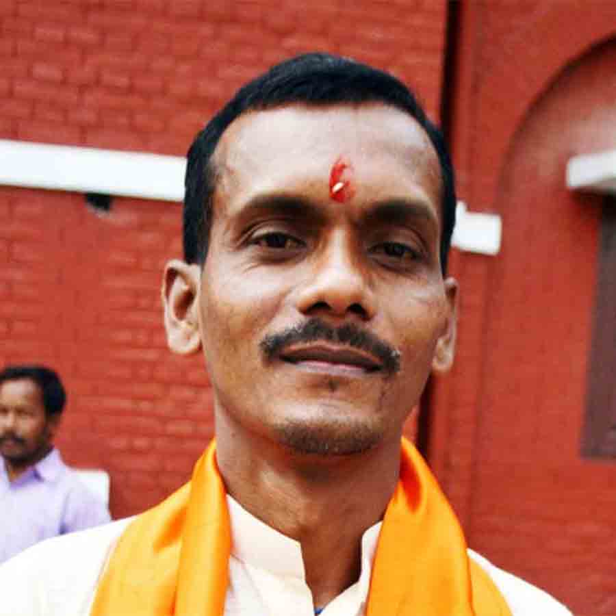 Wild elephant sighted  near  BJP MP Manoj Tigga's home at Alipurduar