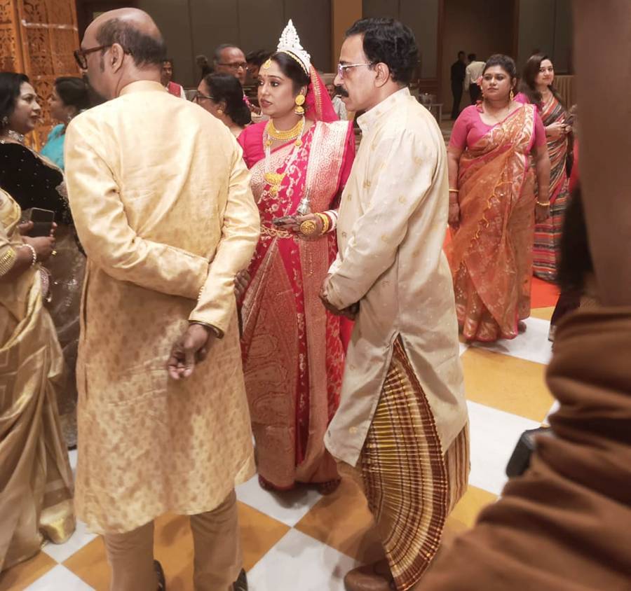 বিয়ের আসরে নববধূ সাজে অন্তরা মিত্র।