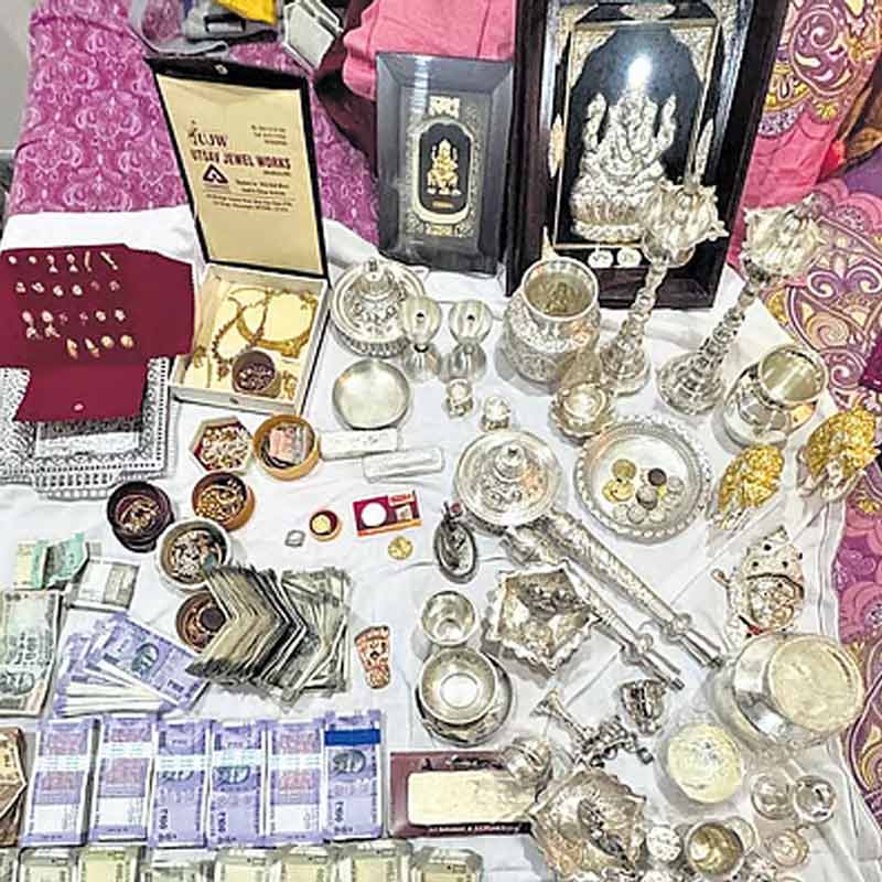 36 crore disproportionate assets seized after raids on 10 governmentt officers by Karnataka Lokayukta dgtl