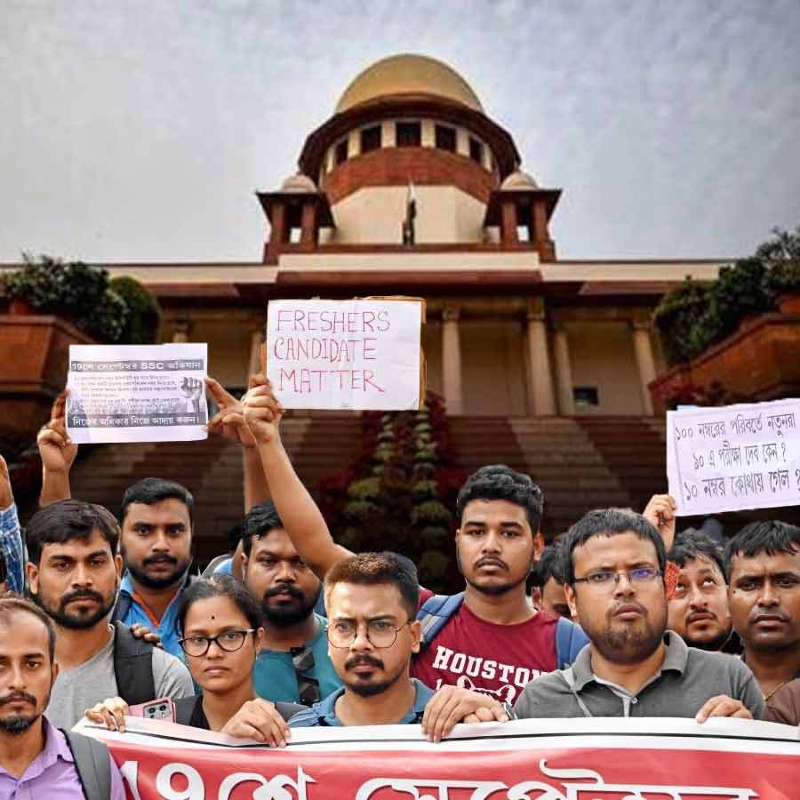 এসএসসি-র সব মামলা হাই কোর্টে ফেরত পাঠিয়েছে সুপ্রিম কোর্ট।