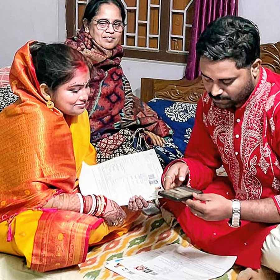 North Dinajpur BLO seen doing SIR work even on his wedding reception