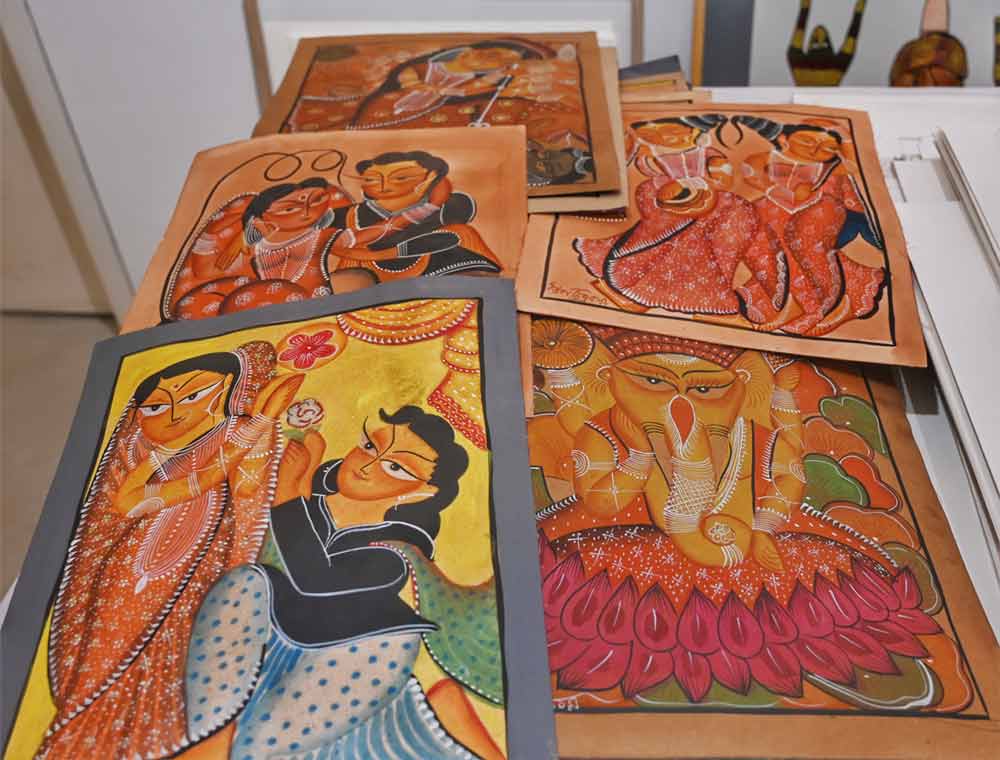 সাধ্যের মধ্যে শিল্পের সম্ভার।