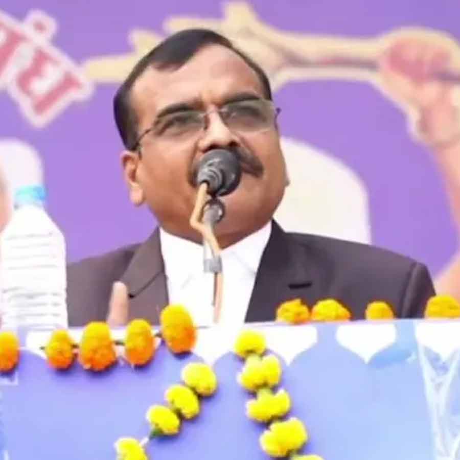Controversy erupts over an alleged remarks by an IAS officer in Madhya Pradesh dgtl