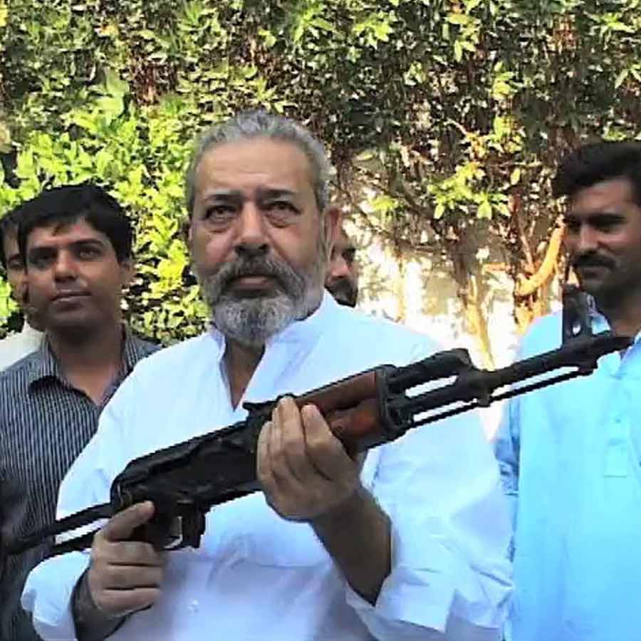Is Sanjay Dutta playing character of Pakistan’s police officer Chaudhry Aslam Khan in Dhurandhar movie