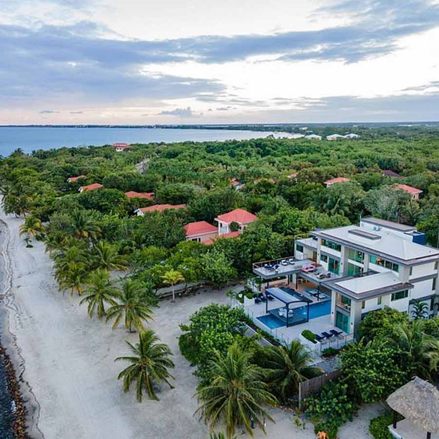 দ্বীপটিতে বিশাল পরিমাণ জমি কিনে নিয়েছেন আর্সেলর-মিত্তলের কর্ণধার। বিলাসবহুল এই দ্বীপটি তৈরি হয়েছে বিত্তশালী ধনকুবেরদের জন্য। সমুদ্রের কিনারে অবস্থিত দ্বীপটির নির্মাণকাজ সম্পূর্ণ হতে হতে ২০২৯ সাল। বিলাসবহুল আবাসন থেকে শুরু করে উন্নত মানের প্রযুক্তি, কী নেই সেই দ্বীপে! তাই বিশ্বের ধনাঢ্য অভিজাতকুলের নজর কেড়েছে নয়া দ্বীপটি।