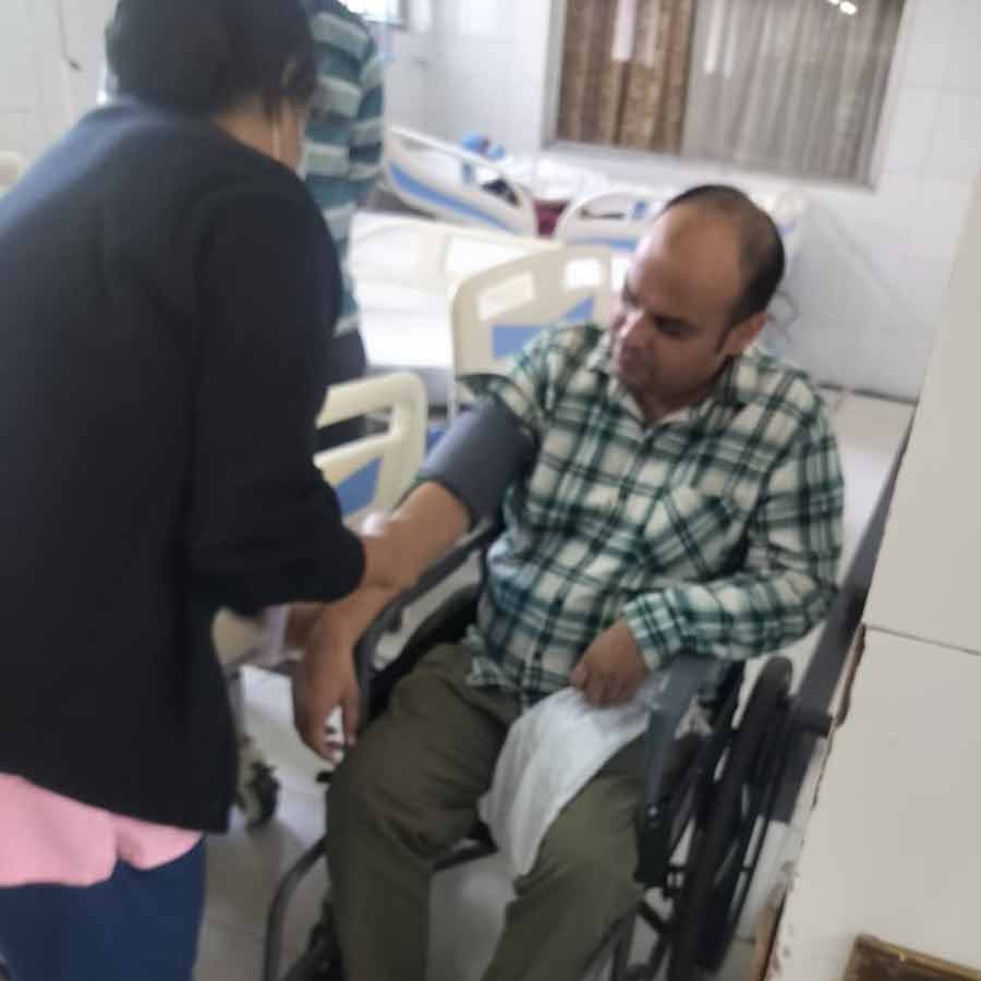 অসুস্থ হয়ে হাসপাতালে ভর্তি বিএলও প্রদীপ ভুক্তার।