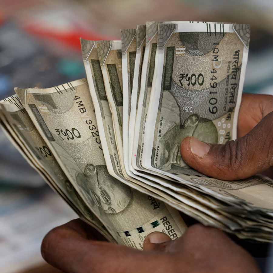 India rupee becomes Asia’s worst performing currency which may fall 90 in respect to US dollar