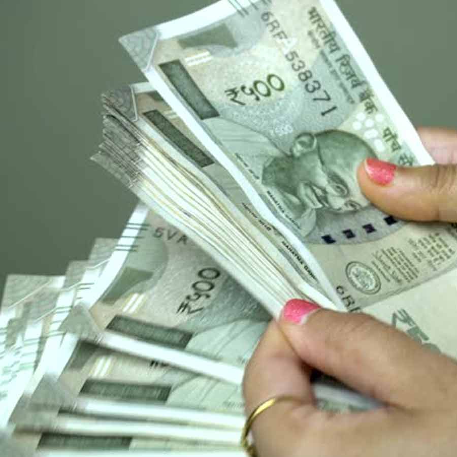 India rupee becomes Asia’s worst performing currency which may fall 90 in respect to US dollar 