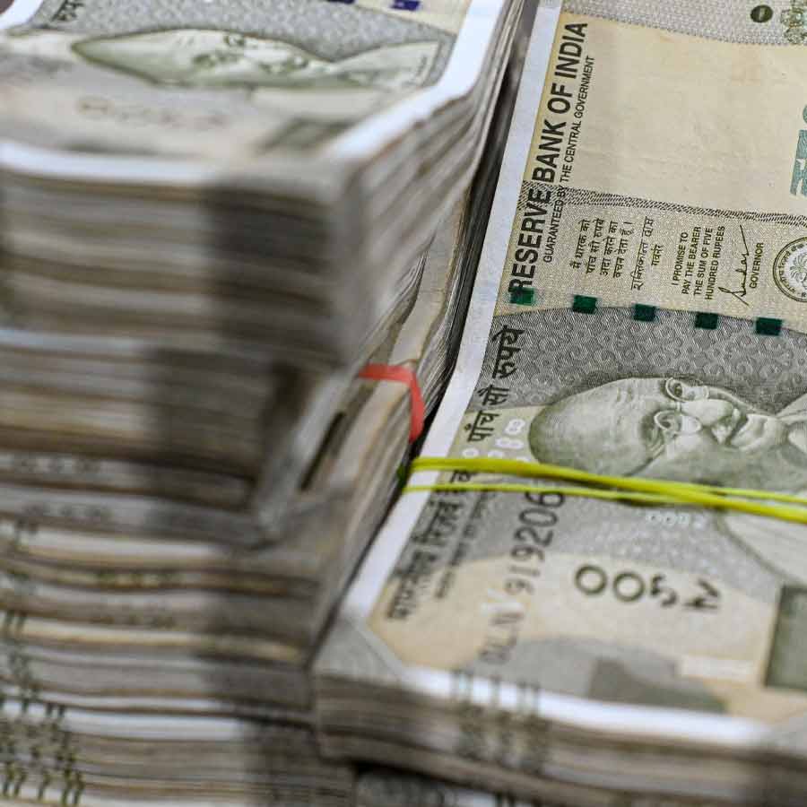 India rupee becomes Asia’s worst performing currency which may fall 90 in respect to US dollar 