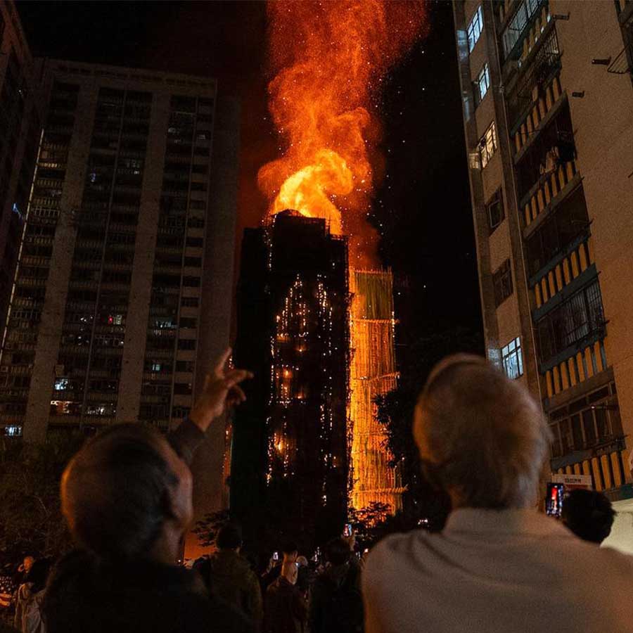 Hong Kong Fire leaves hundreds still missing dgtl