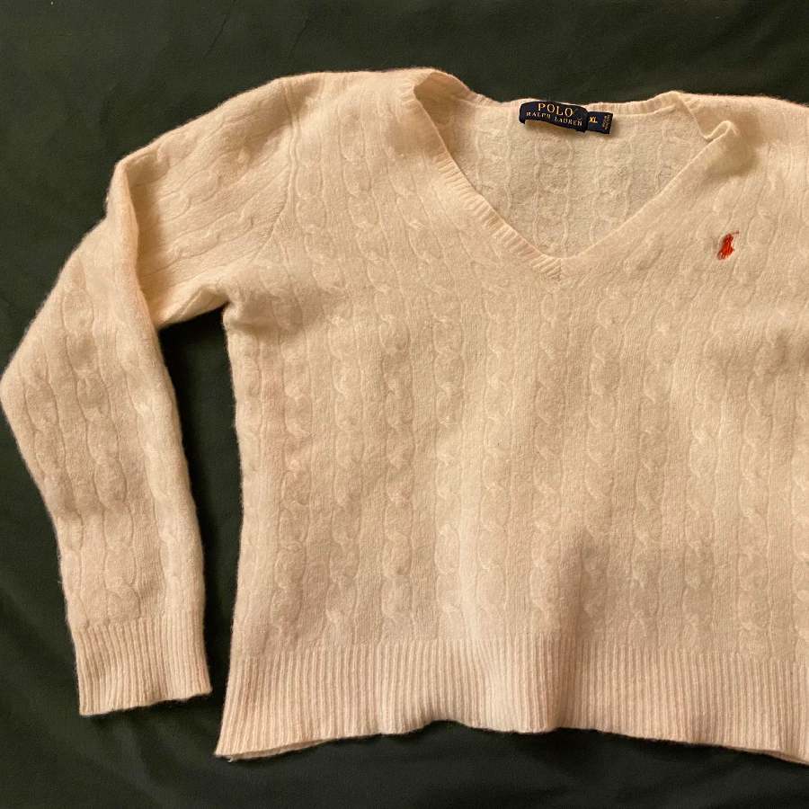 কাচার পরে কুঁচকে যাওয়া সোয়েটার কী করে আগের অবস্থায় ফেরানো যায়?