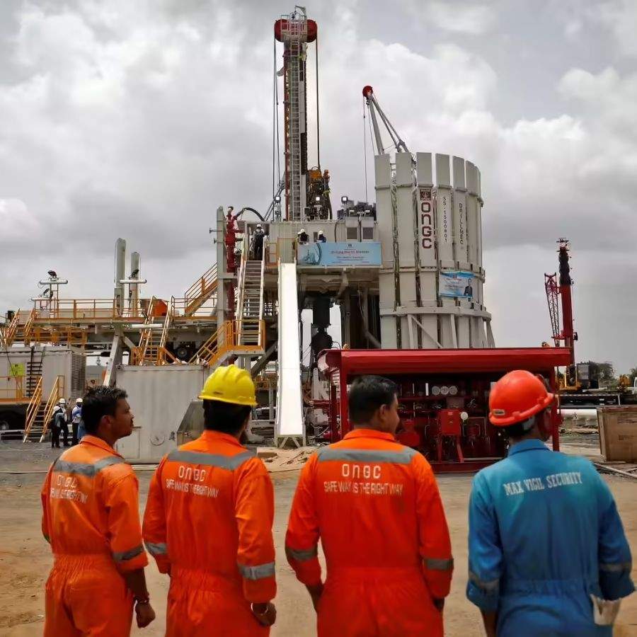 Indian Oil Corporation Limited is looking for 12th pass,  Diploma Engineers and Graduates in Apprentice Training Dgtl