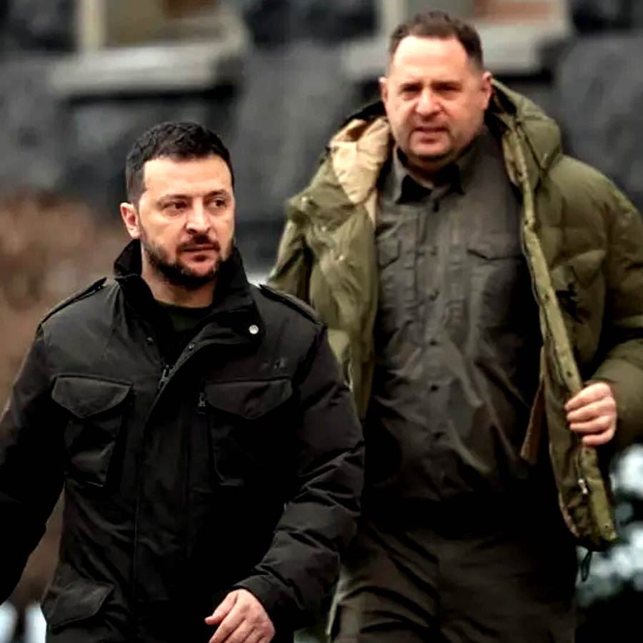 Ukrainian President Volodymyr Zelensky’s top adviser Andriy Yermak resigns after Ukrainian anti-corruption raid on his home dgtl