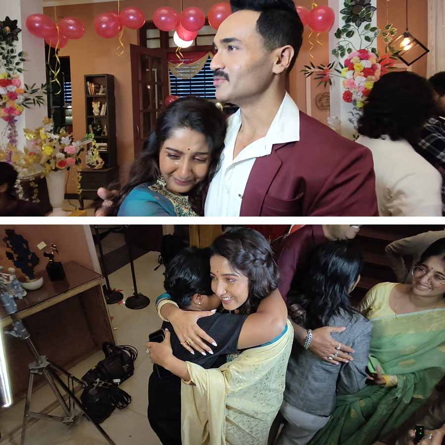 Actors got emotional on last Day shoot of Anurager Chhowa dgtl