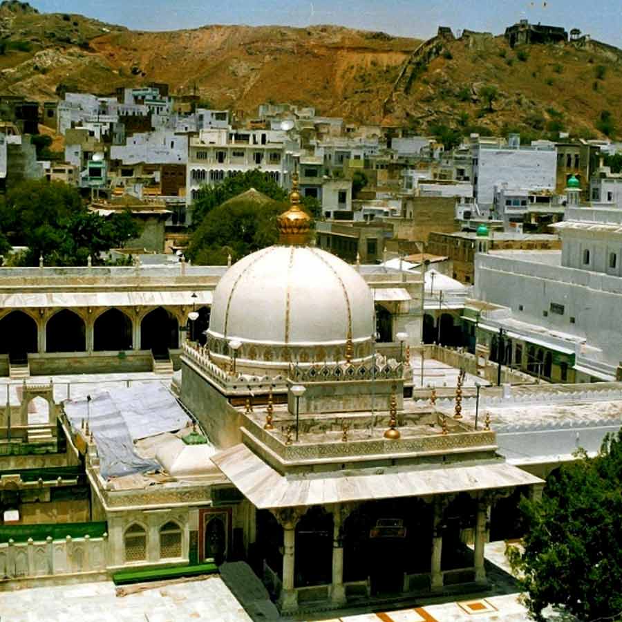 অজমের শরিফও  ঘুরে নিতে পারেন।