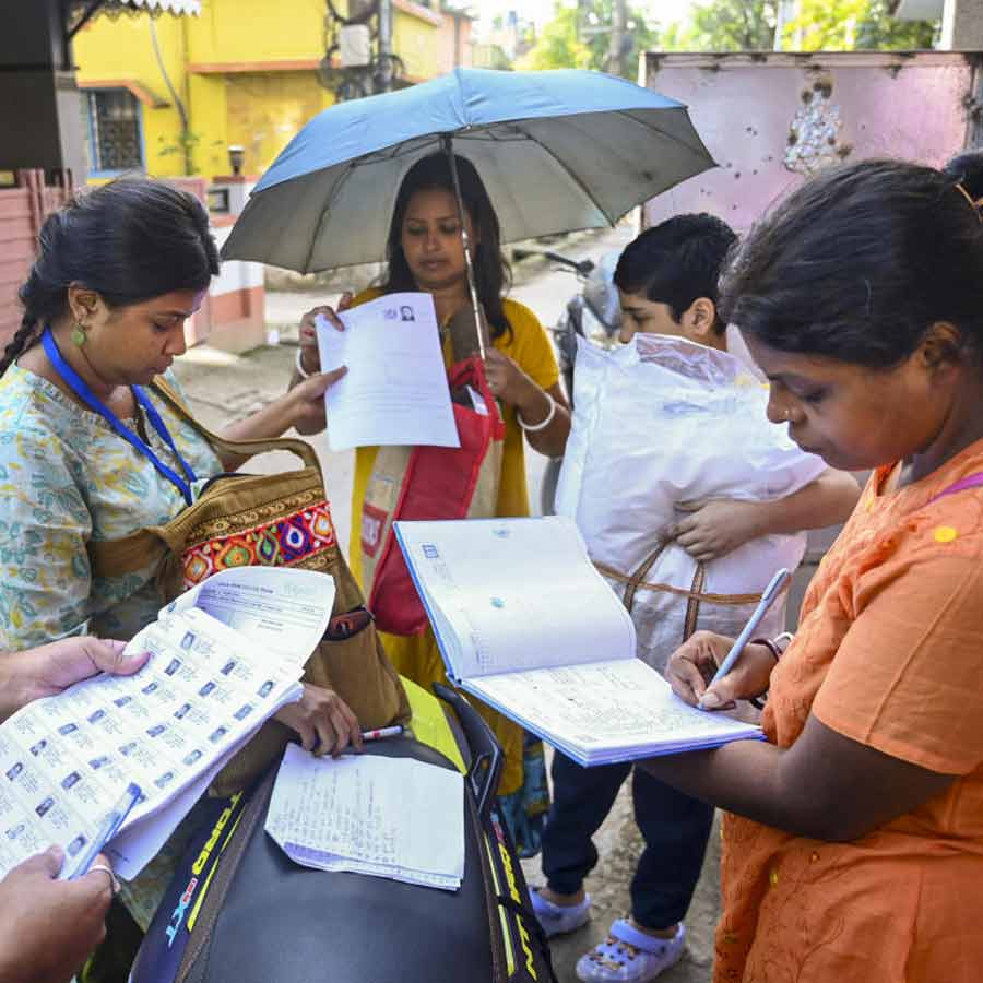 Election Commission postpones release of draft electoral rolls in Bengal after SIR dgtl