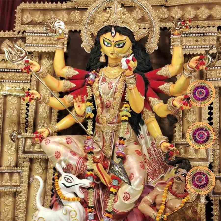 এন্টালি কাঁঠাল বাগান সর্বজনীনের পুজো। 