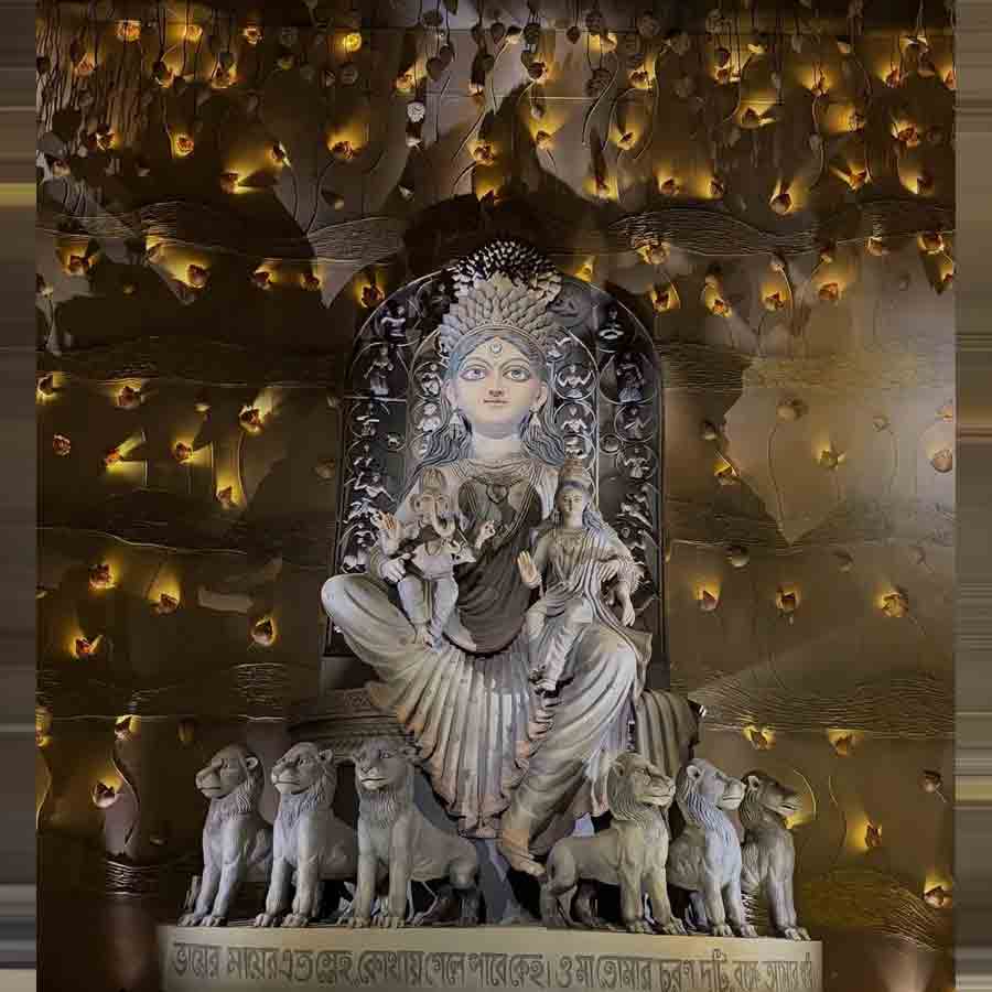 ন’ পাড়া দাদাভাই সংঘের প্রতিমা। 