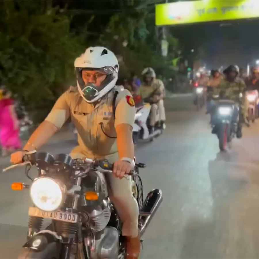 Police officers are inspecing during Durga Astami in Midnapore town dgtld