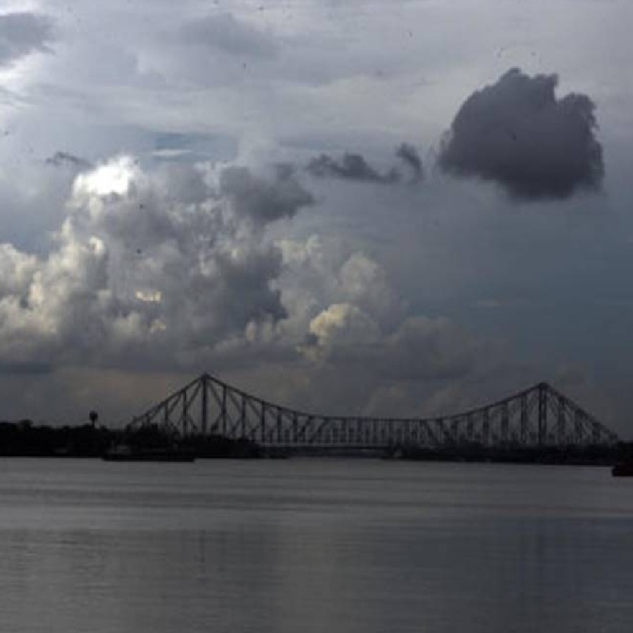 Light to moderate rain very likely to affect kolkta on Dashami Night dgtl