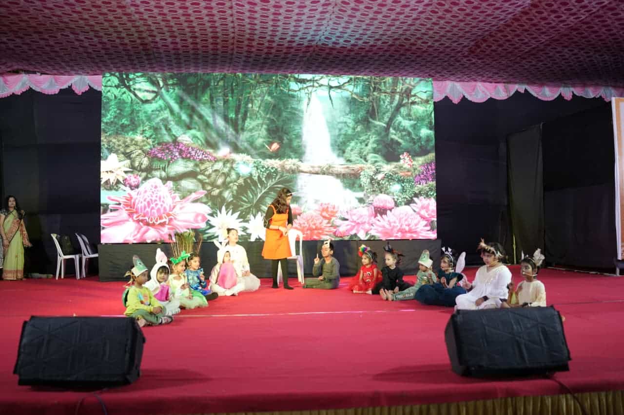 কল্পতরু কালচারাল অ্যাসোসিয়েশনের তরফে ‘ছুটির পাঠশালা’ নামক একটি উদ্যোগ নেওয়া হয়েছে। 