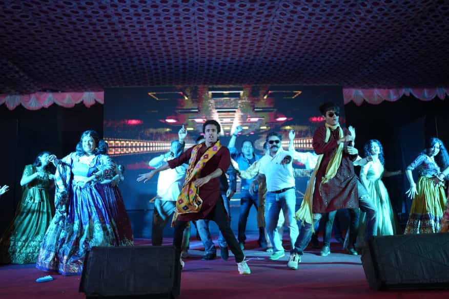 কবজি ডুবিয়ে খাওয়া দাওয়ার ব্যবস্থা, আড্ডা তো থাকেই! 