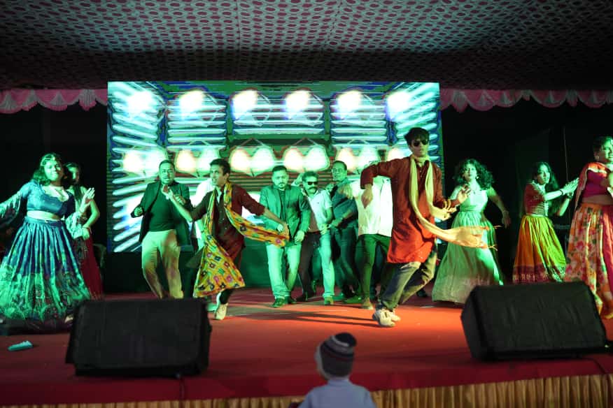 শিশু থেকে বড়রা দুর্গাপুজোর আনন্দে মেতে ওঠেন নাচ, গান, নাটক, ফ্যাশন শোয়ের মাধ্যমে। 