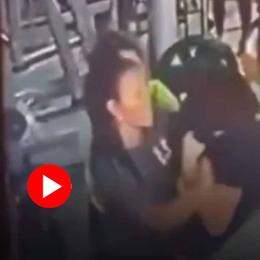 Video shows brawl between two women in gym over using machine