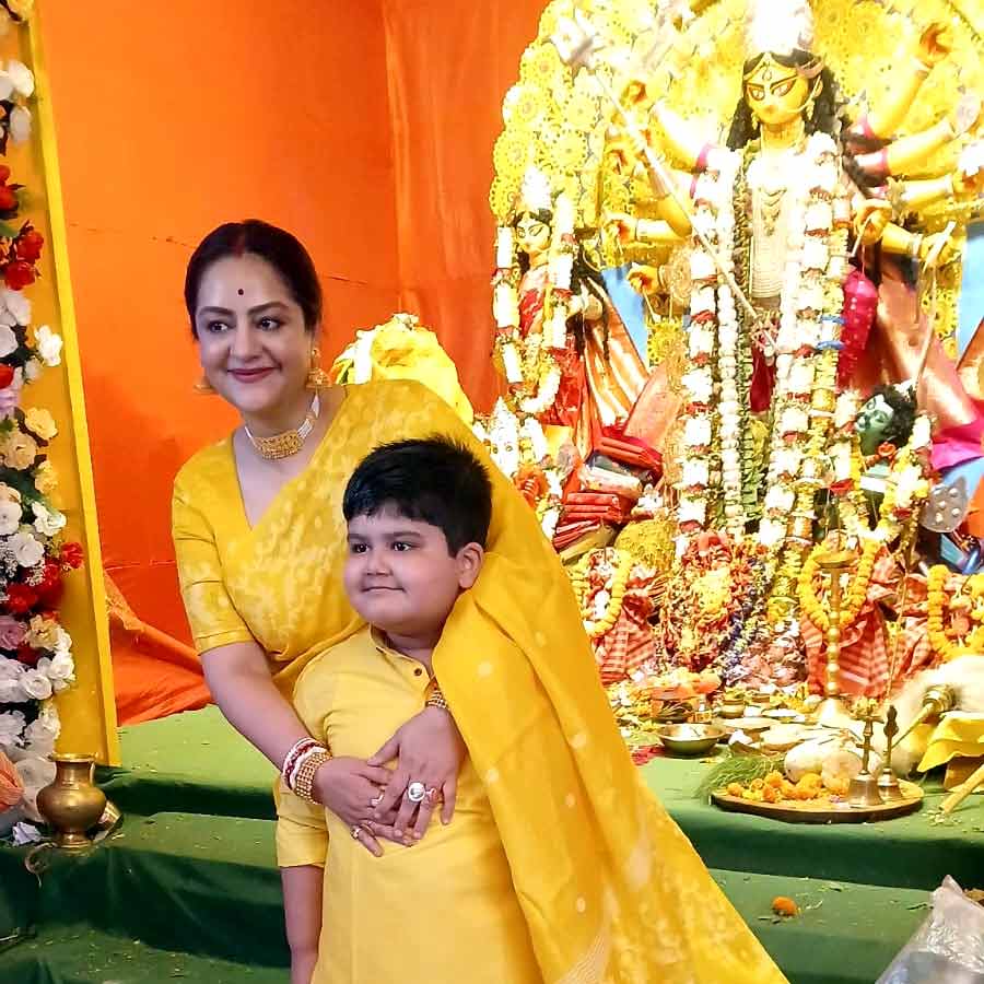 মা সুদীপার সঙ্গে ছোট্ট আদিদেব।