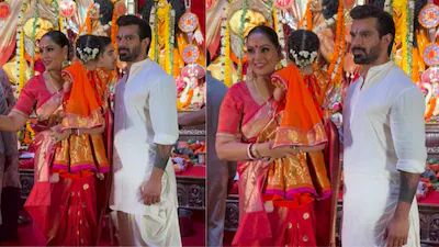 বিপাশা বসু পরিবার-সহ হাজির হন স্বামী করণ সিং গ্রোভার ও কন্যা দেবীর হাত ধরে। শাড়িতে স্নিগ্ধ সাজে দেখা গেল তাঁকে, সঙ্গে ন্যূনতম গয়না। ছোট্ট দেবীর উপস্থিতি যেন উৎসবে আলাদা মাত্রা যোগ করল।