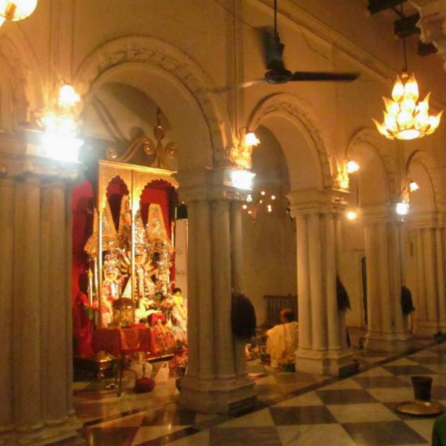 Unique durga idol immersion ritual of darji para mitra family dgtl.