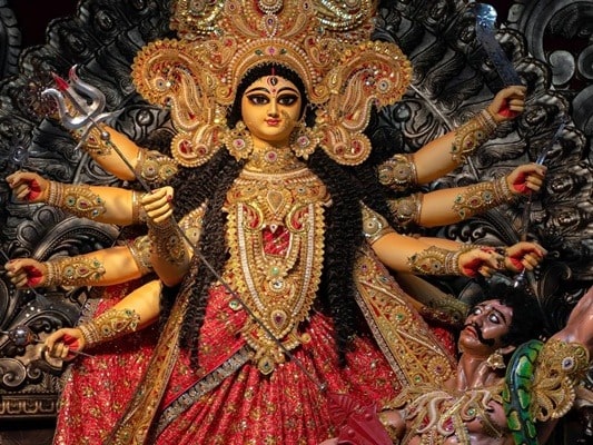 প্রায় ৪০০ থেকে ৫০০ বছরের পুরনো আসানসোলের বন্দ্যোপাধ্যায় বাড়ির পুজো। 