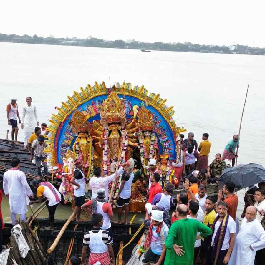 শোভাবাজার রাজবাড়ির প্রতিমা বিসর্জন।