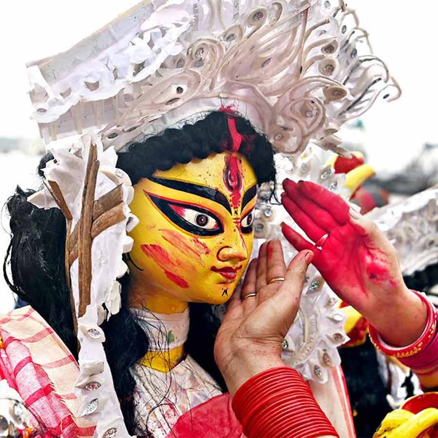 কলকাতার বাজে কদমতলা ঘাটে। 