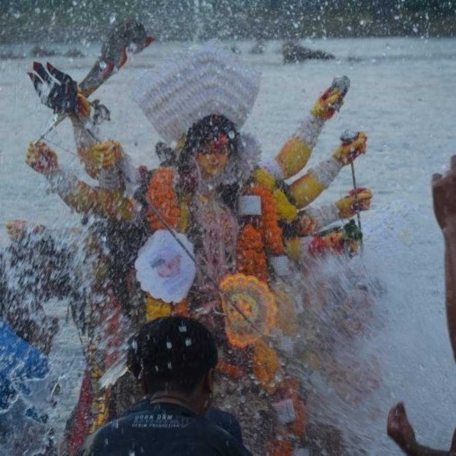 Heavy Rain Likely During Durga Idol Immersion in Several Areas of West Bengal dgtl