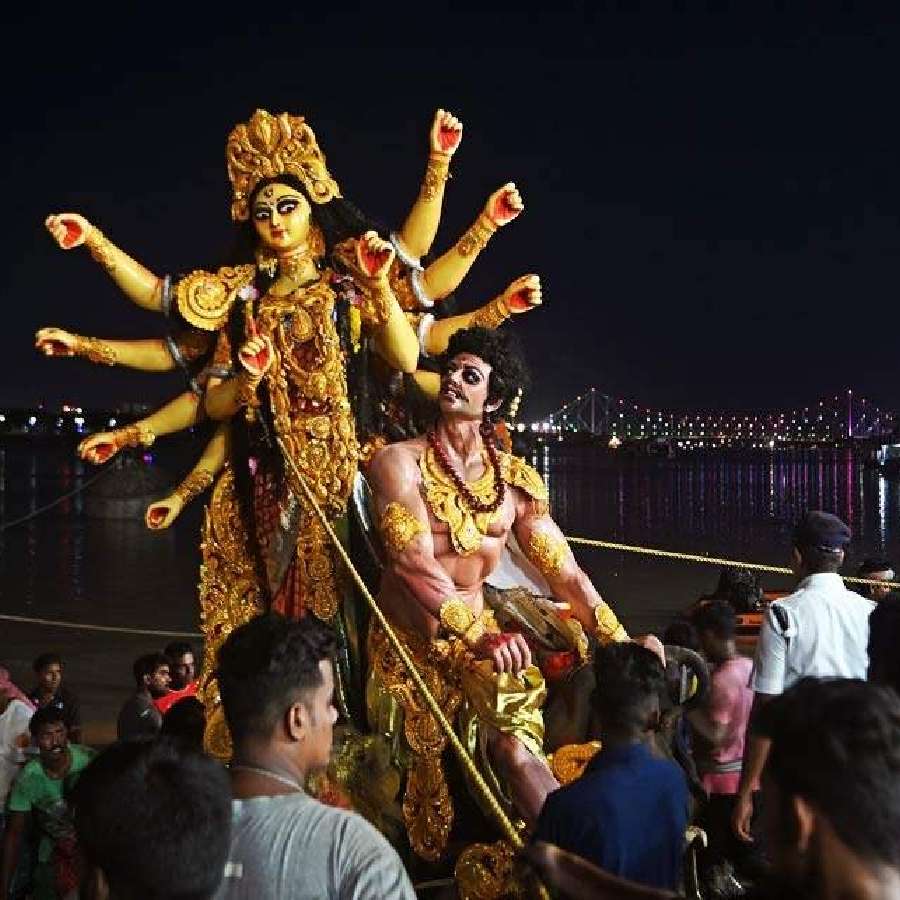 Man dies in Kolkata during Durga Idol immersion process dgtl
