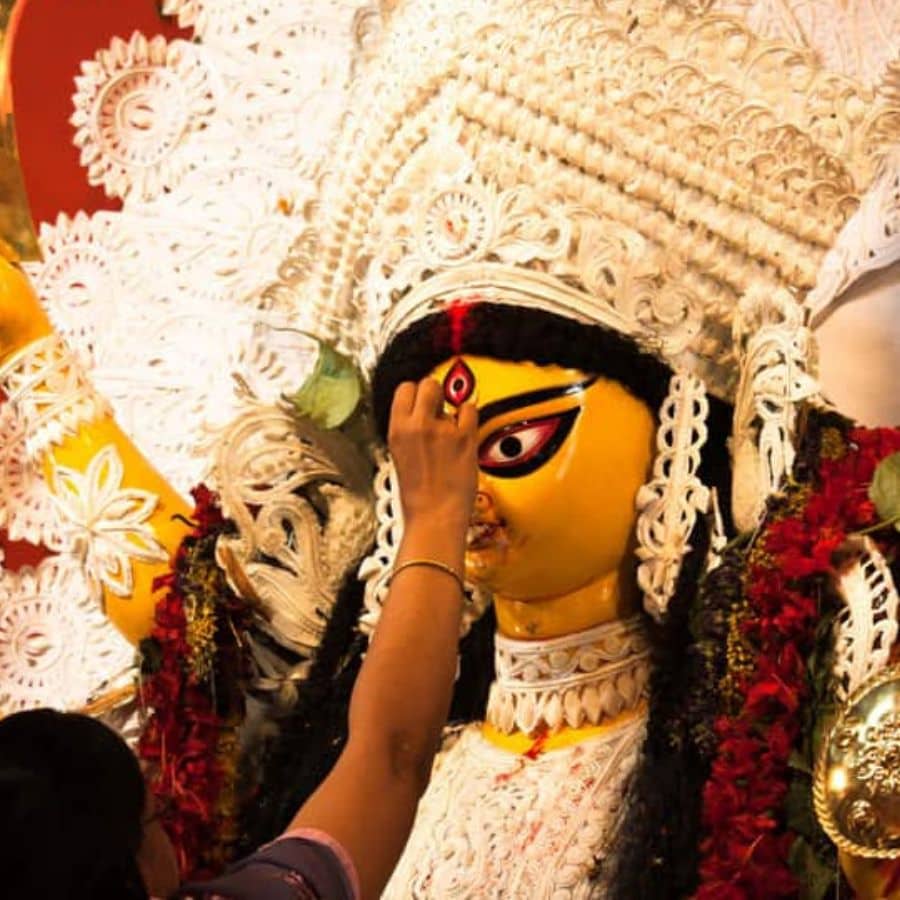 Use Herbal Sindoor on Vijayadashami Sindoor Khela to Prevent Skin Irritation dgtl