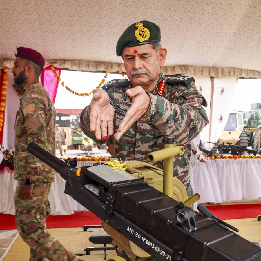 বৃহস্পতিবার ভুজে এক কর্মসূচিতে উপস্থিত ভারতীয় স্থলসেনাপ্রধান জেনারেল উপেন্দ্র দ্বিবেদী।