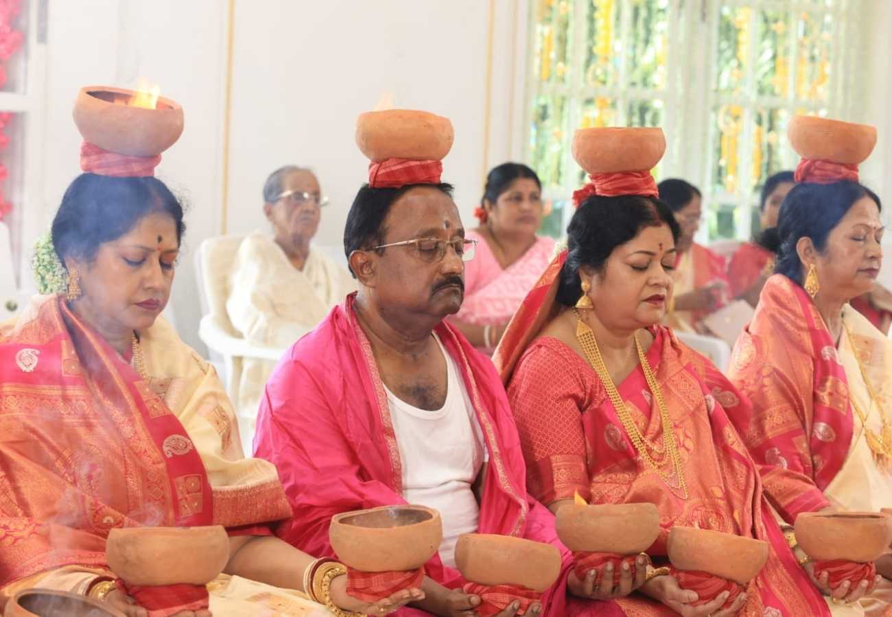 ধুনো পোড়ানো থেকে বলিদান, নবমীটা কাটল এই ভাবেই। 