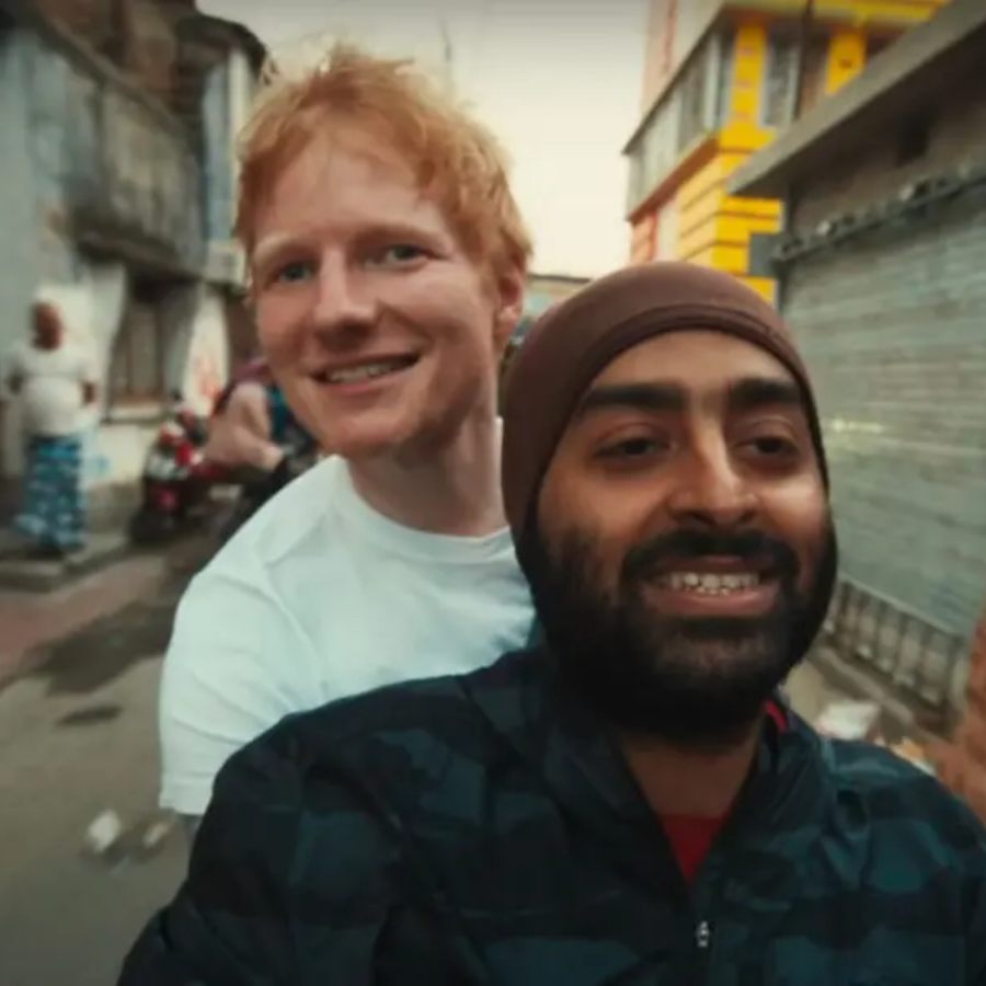 জিয়াগঞ্জের রাস্তায় অরিজিৎ সিংহের সঙ্গে এড শিরানের বাইক ভ্রমণ। 